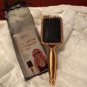 Aria Beauty Brush